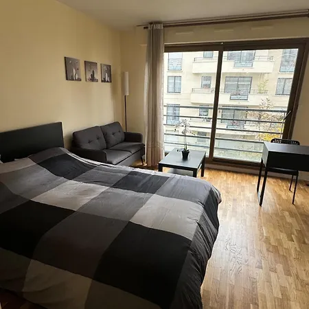 Cozy Near Paris 15 Min Eiffel Tower